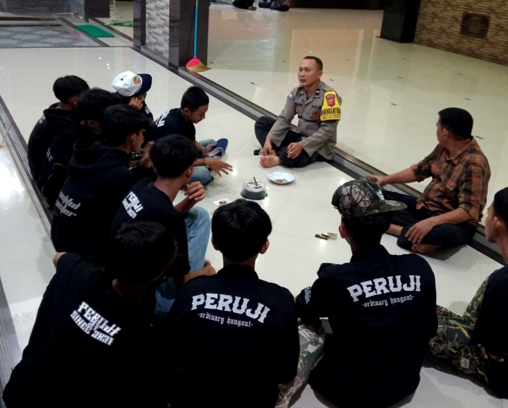 Sinergi Polri dan Pemdes, Remaja Desa Sudimampir Dapat Pembinaan Positif Dari Bhabinkamtibmas