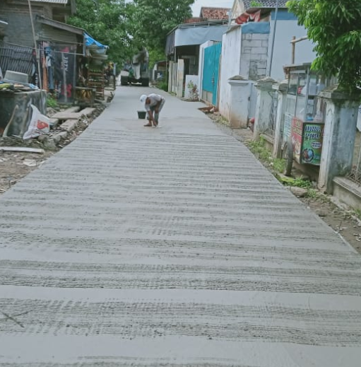Warga Sudimampir Indramayu Sambut Positif Pengecoran Jalan Desa